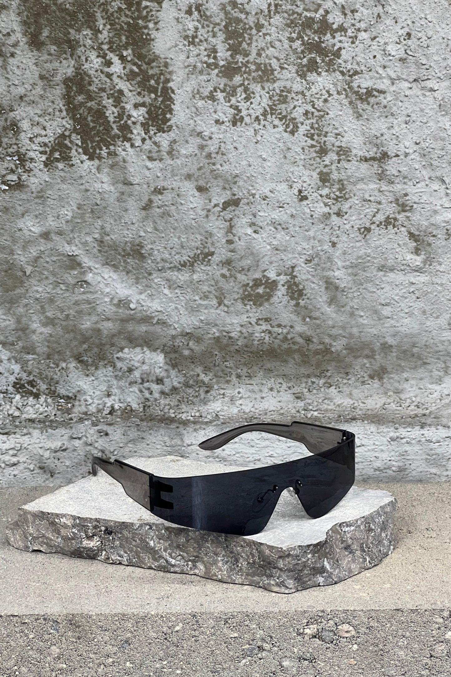 BLACK FUNCTIONAL FRAME SUNGLASSES