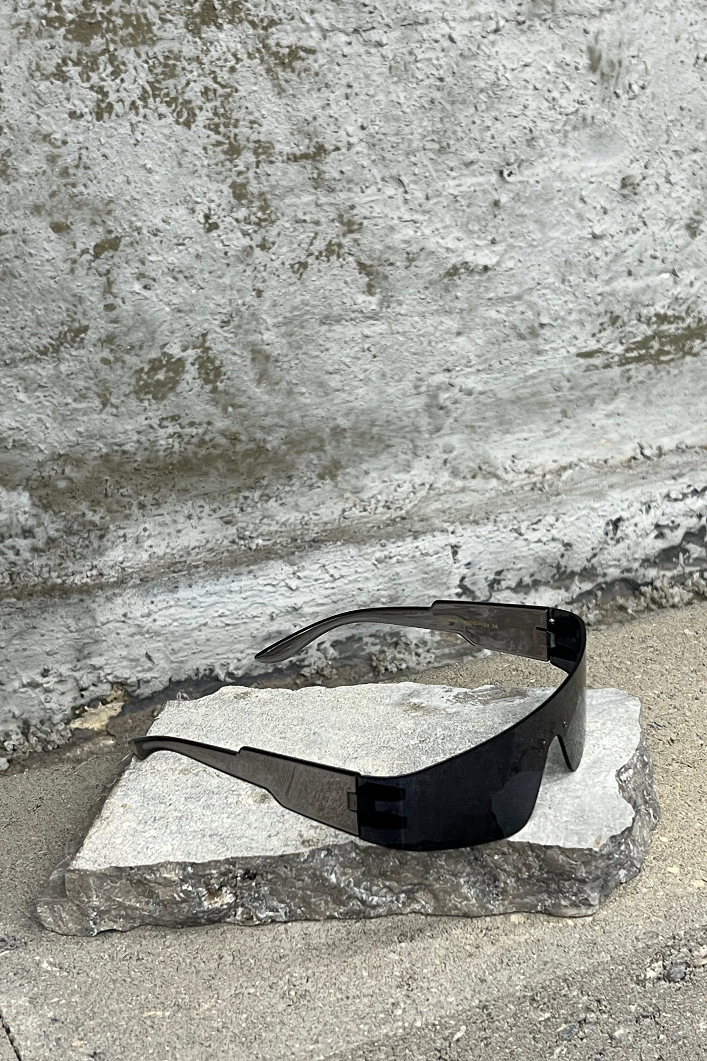 BLACK FUNCTIONAL FRAME SUNGLASSES