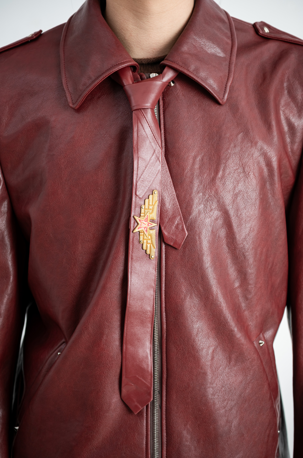 LAMBSKIN BADGE TIE