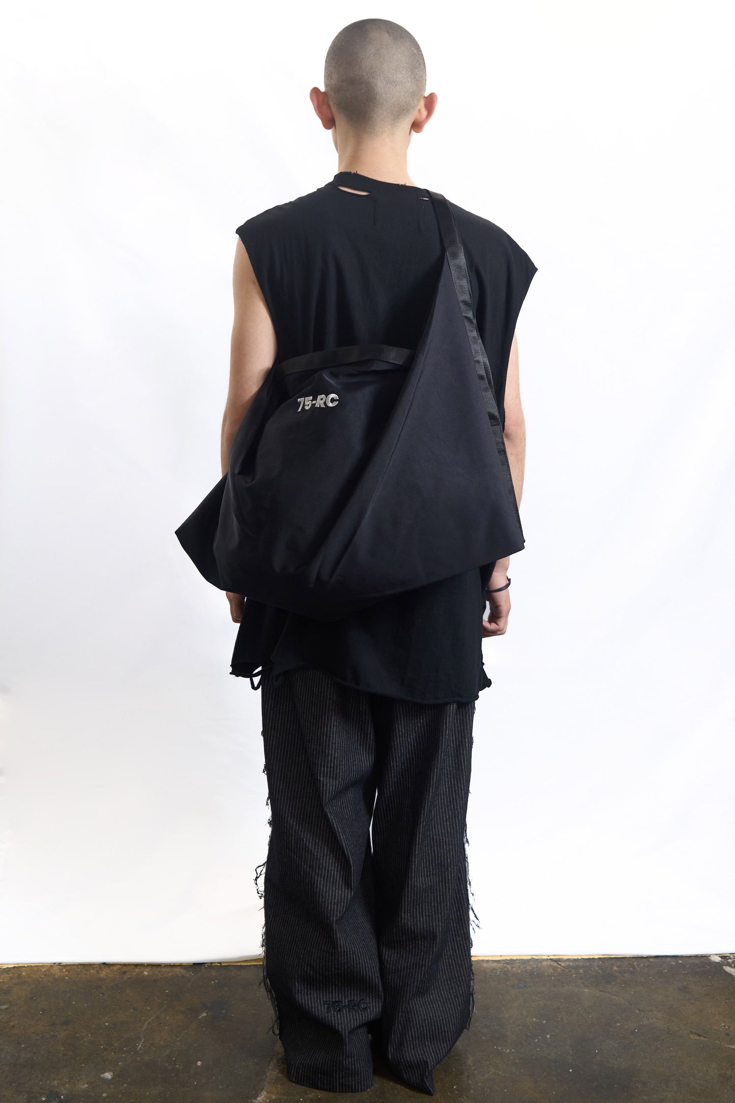 75-RC UTILITY NYLON SLING BAG BLACK