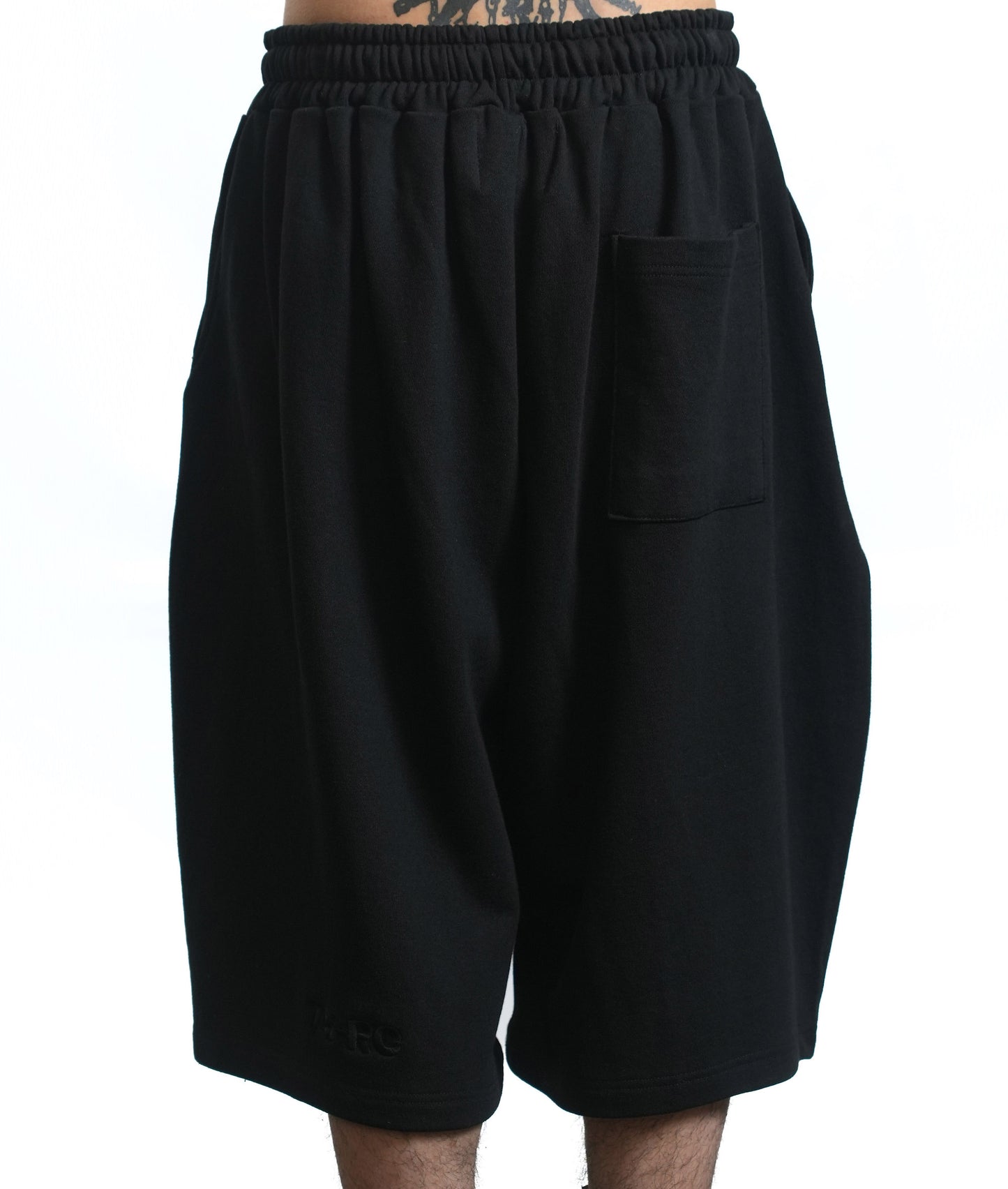 75-RC TUCKED CURVE SHORTS BLACK