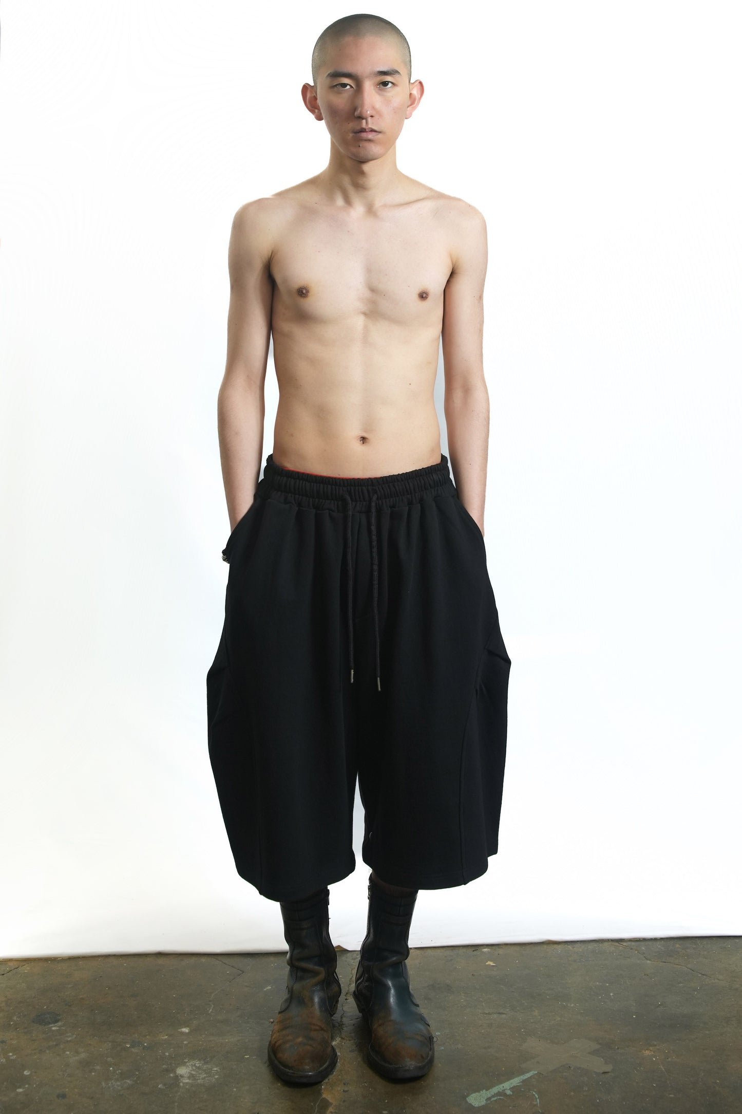 75-RC TUCKED CURVE SHORTS BLACK