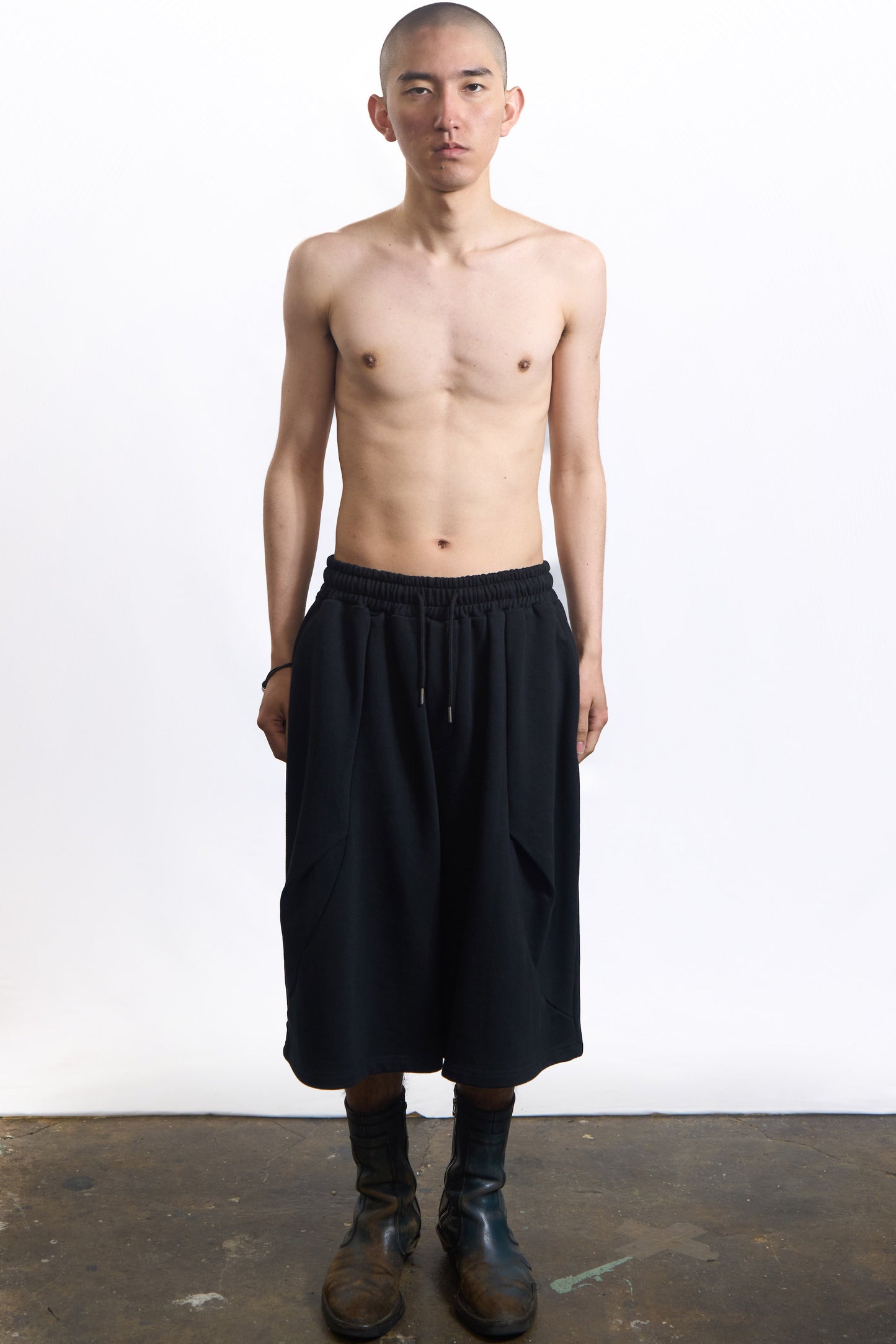 75-RC  STRUCTURED SHORTS BLACK