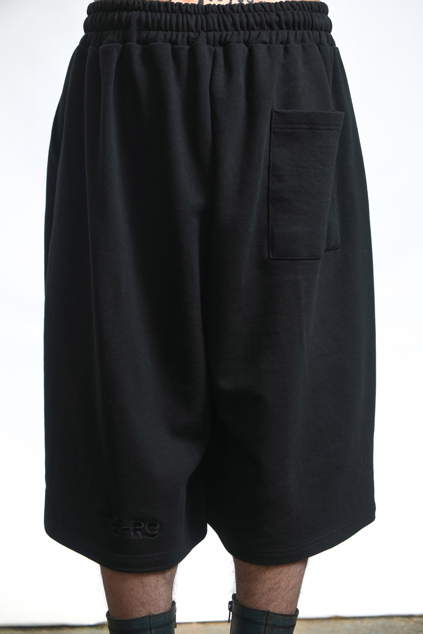 75-RC  STRUCTURED SHORTS BLACK