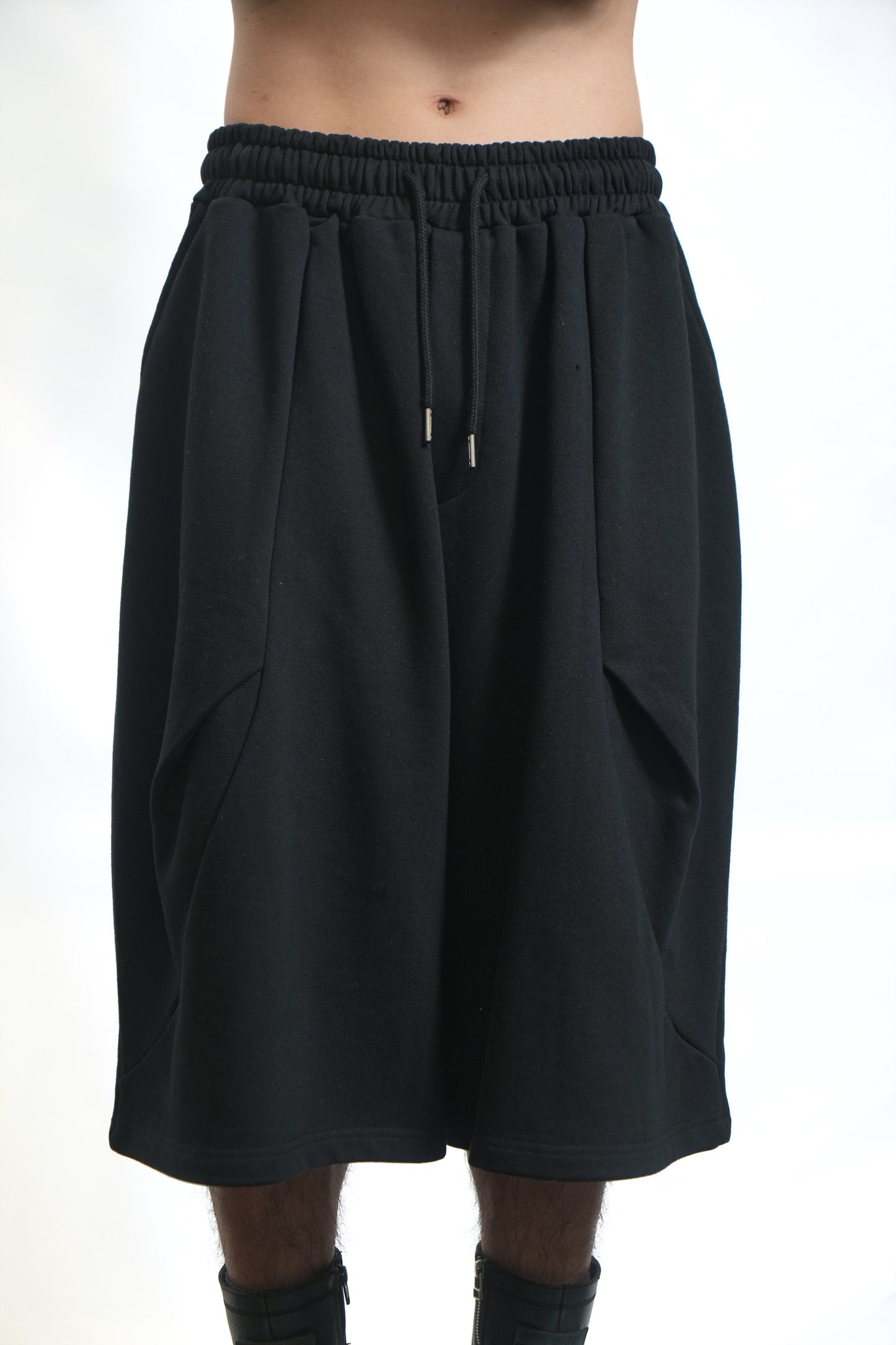 75-RC  STRUCTURED SHORTS BLACK