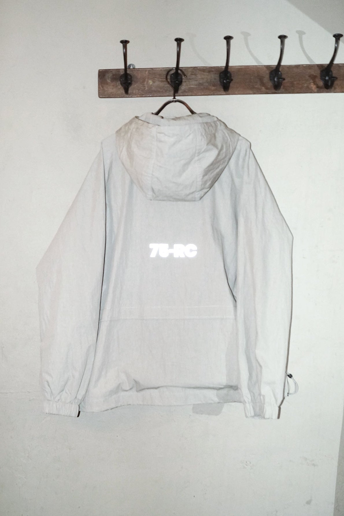 75-RC TECHNICAL UTILITY HOODED JACKET LIGHT STONE