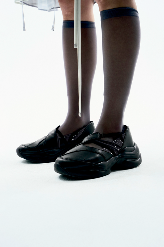 OJOS STRAP TOE SNEAKERS BLACK