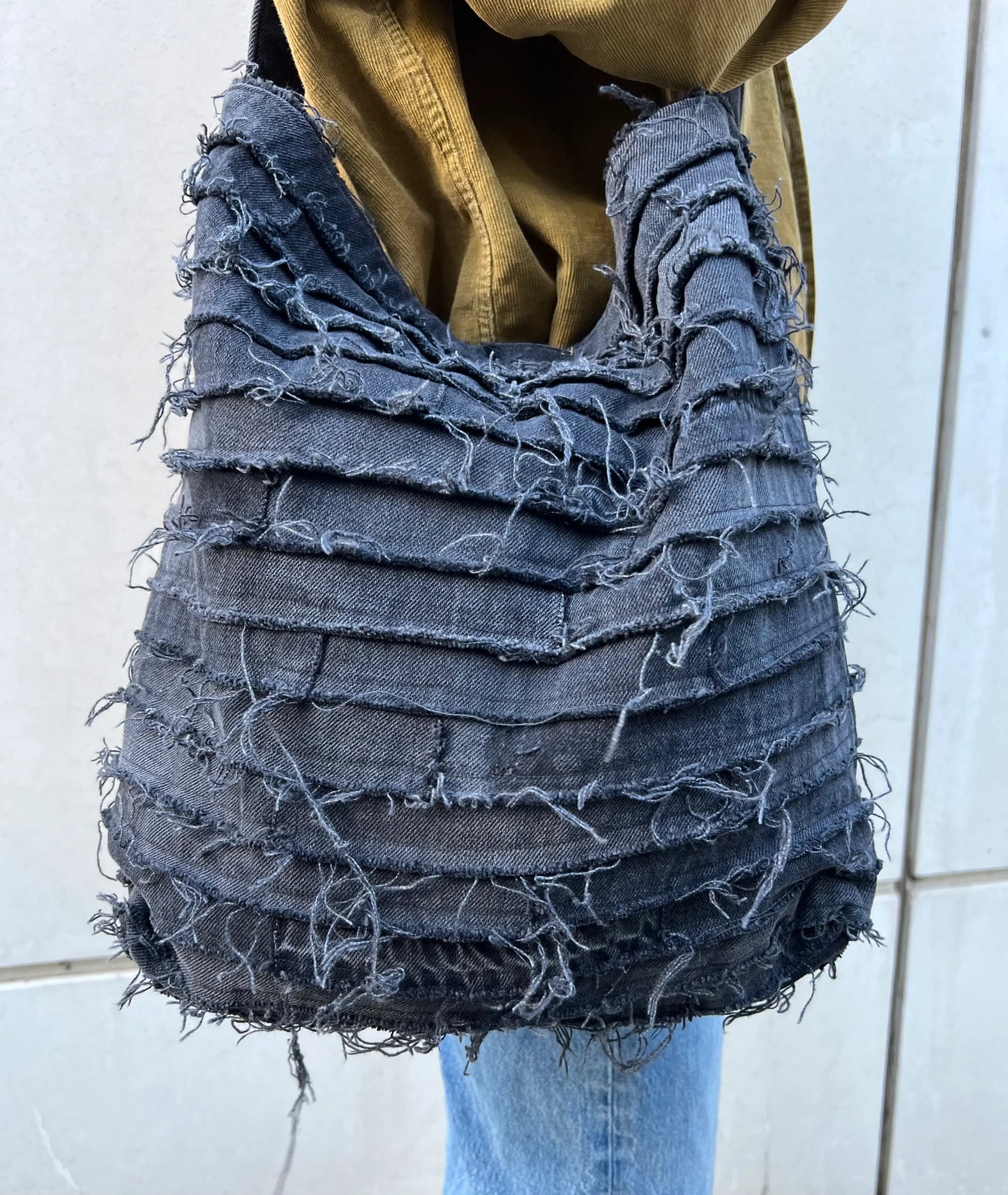 REVERSIBLE SLOUCH DENIM BAG BLACK