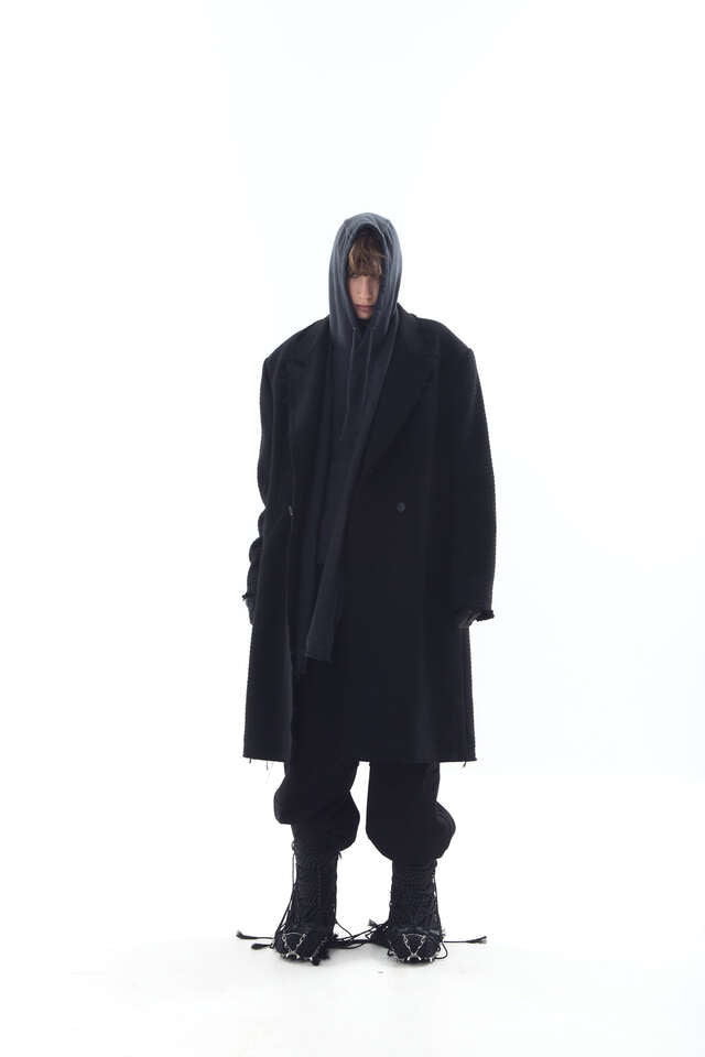 EMBOSSED RAW-EDGE LONG DOUBLE COAT