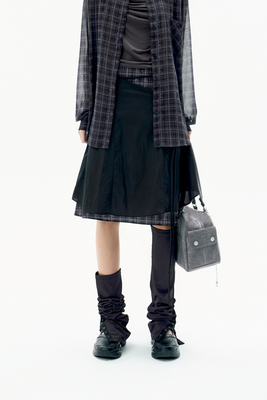 OJOS LAYERED STRAP FLARE SKIRT BLACK