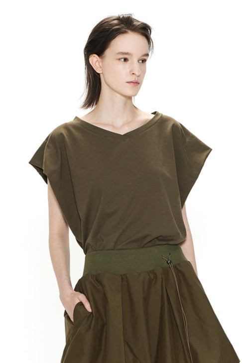 RECYCLED FABRIC A BOAT V-NECK SLEEVELESS TOP KHAKI