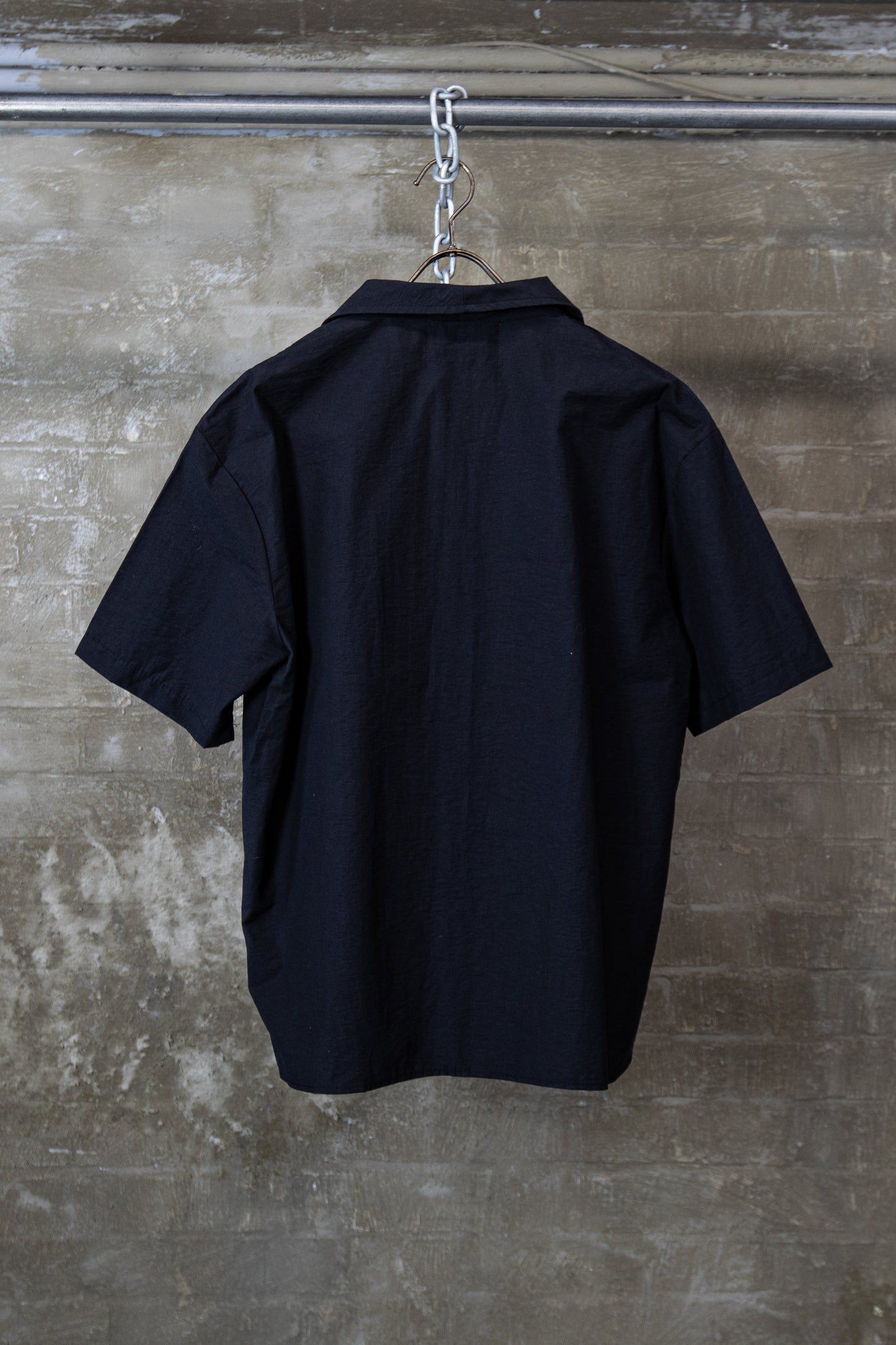 RELAXED OPEN-COLLAR SHIRT — BLACK