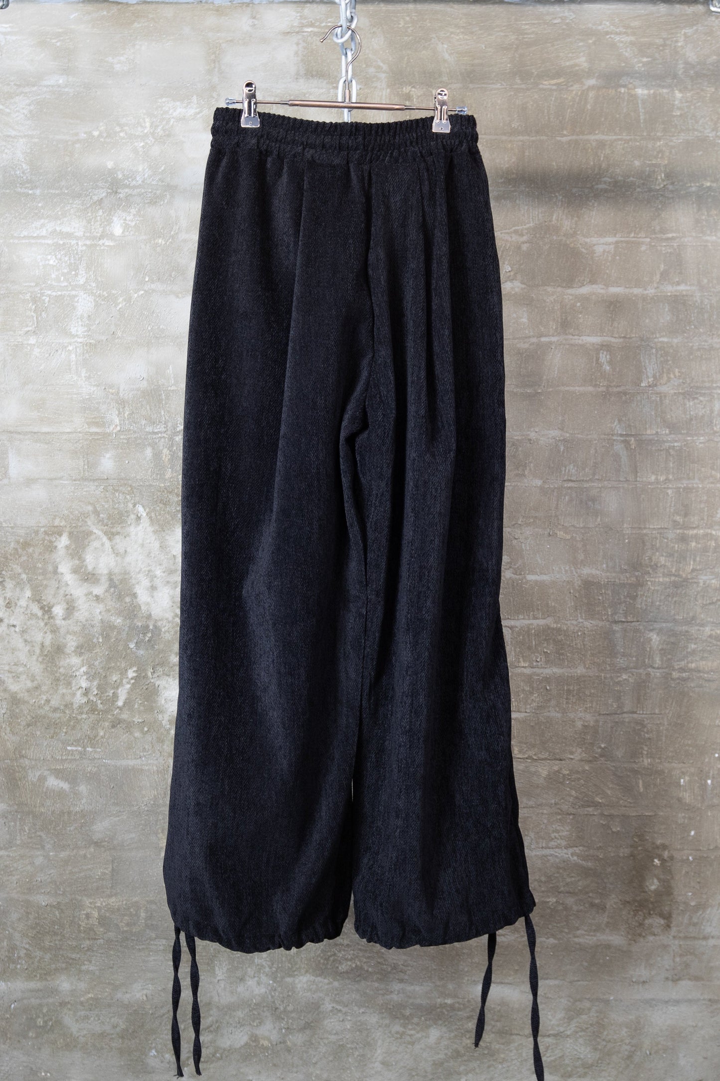 DRAWSTRING HEM BALLOON TROUSERS — BLACK
