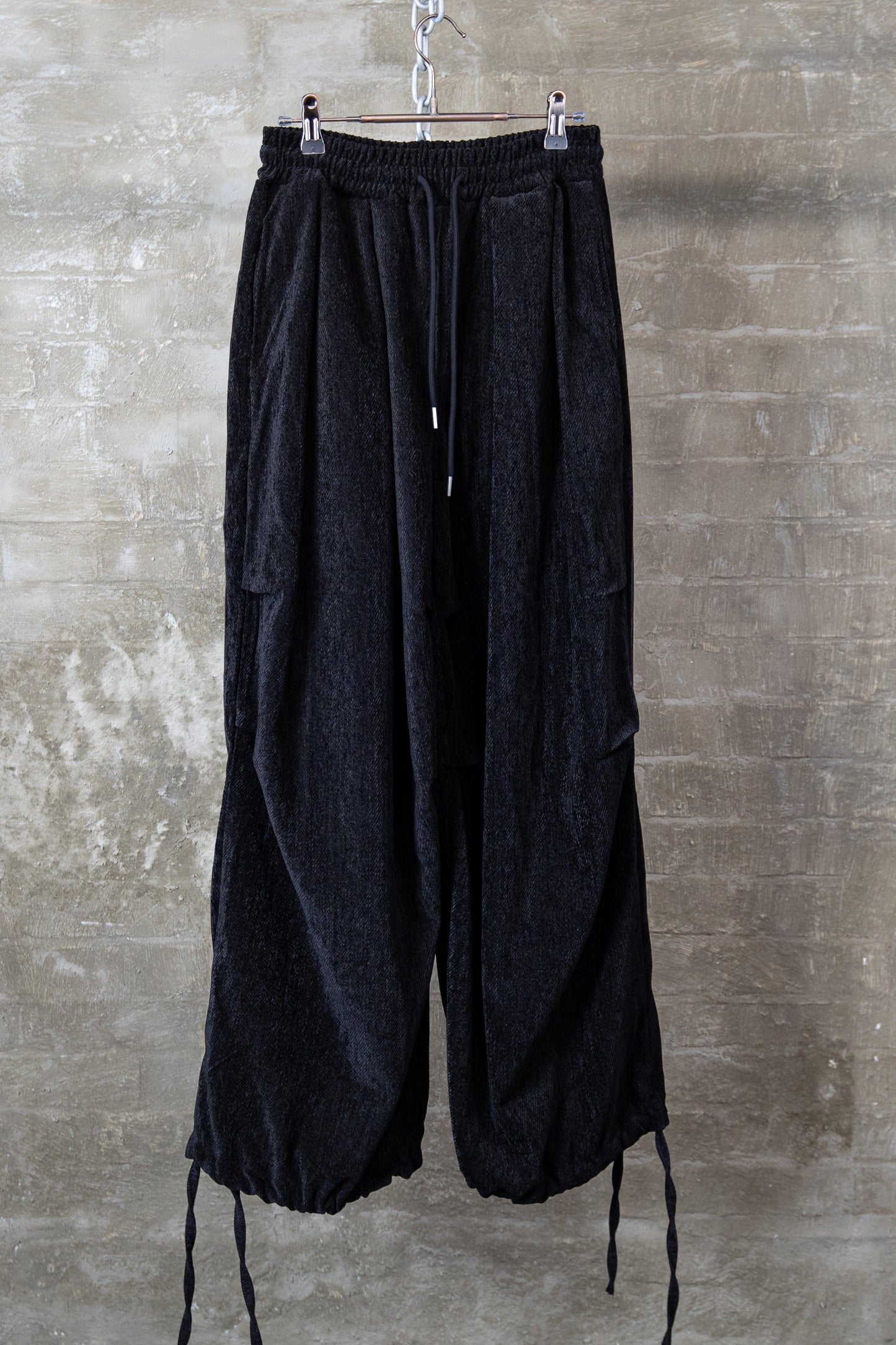 DRAWSTRING HEM BALLOON TROUSERS — BLACK