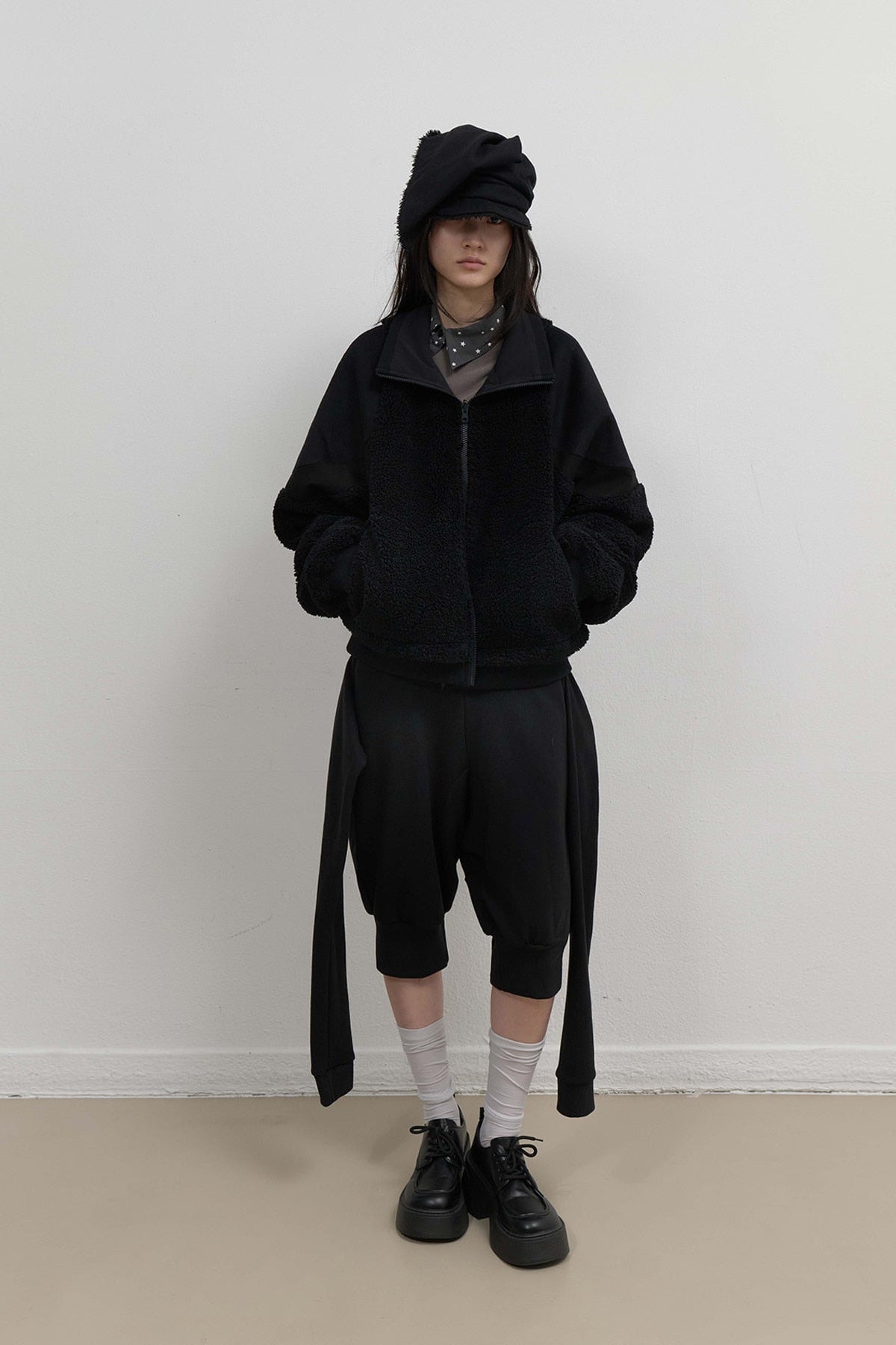 SLEEVE PUMPKIN PANTS - BLACK