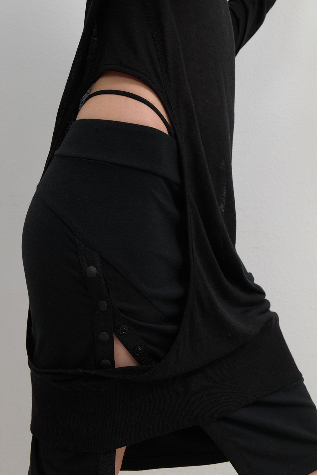 CURVED CUT LAYERED TEE - BLACK