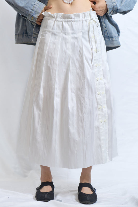 ASYMMETRIC BUTTON PLEATED SKIRT WHITE