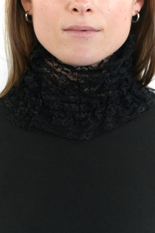 BLACK LACE RUFFLED CHOKER