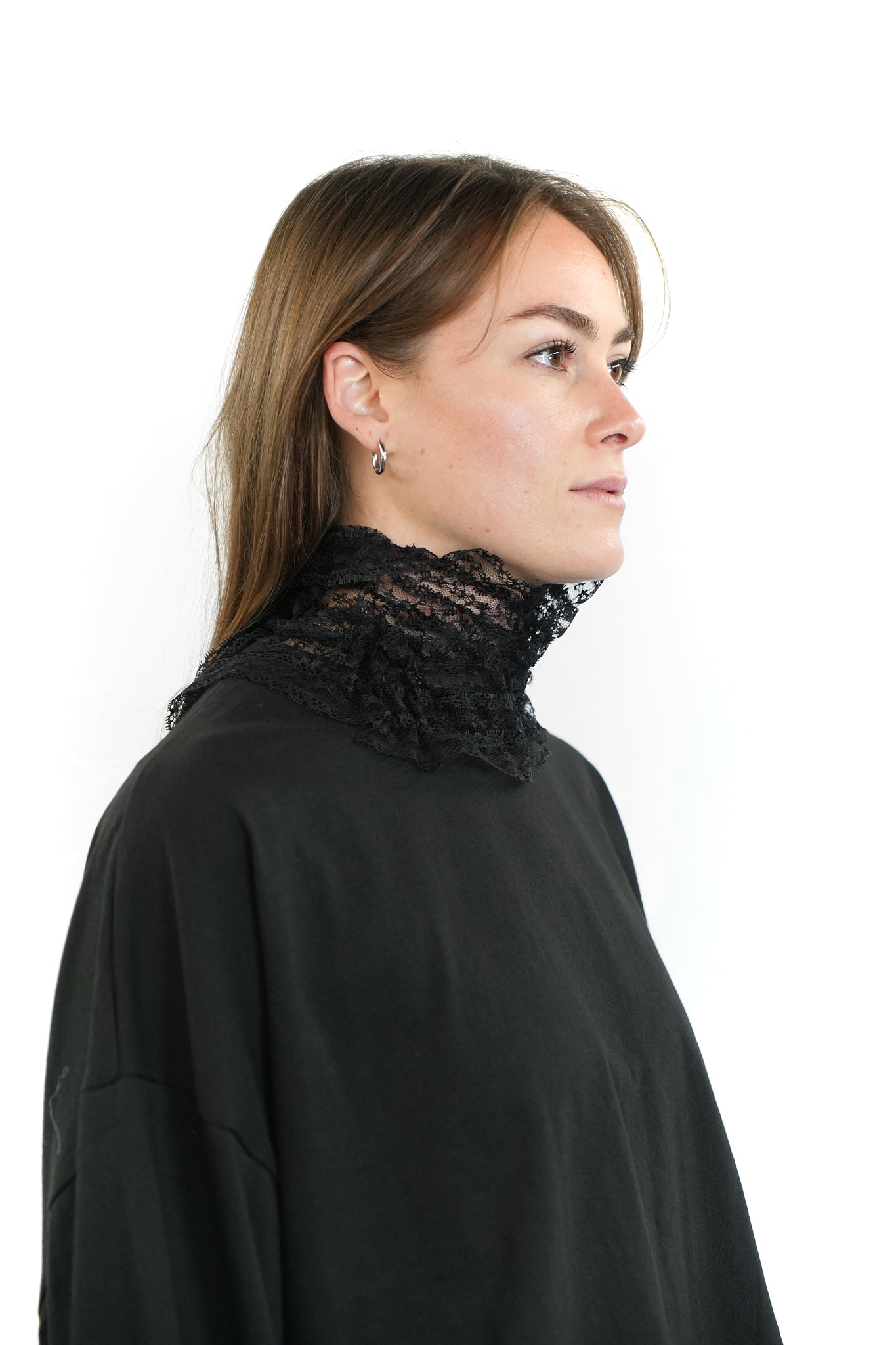 BLACK LACE RUFFLED CHOKER