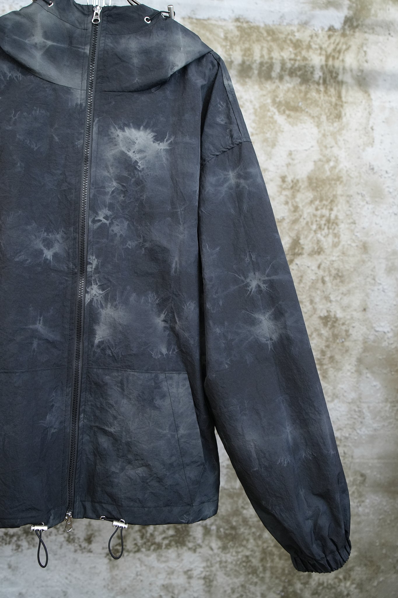 CHARCOAL HAND-DYED HOODED JACKET