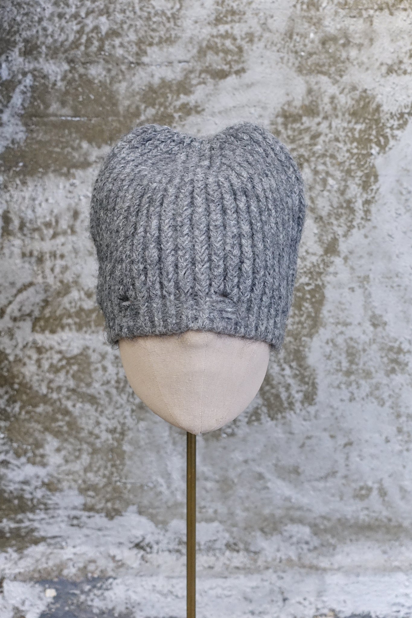 SCULPTED KNIT BEANIE - GREY