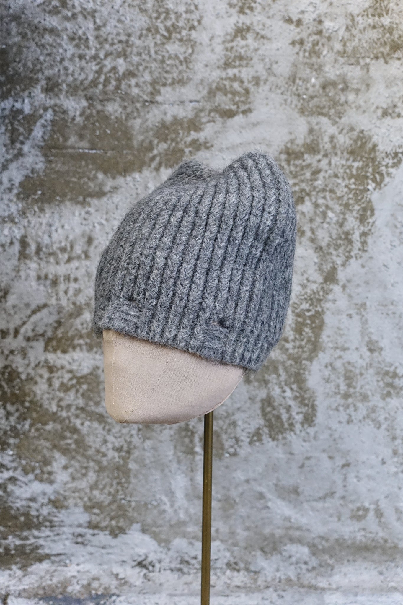 SCULPTED KNIT BEANIE - GREY