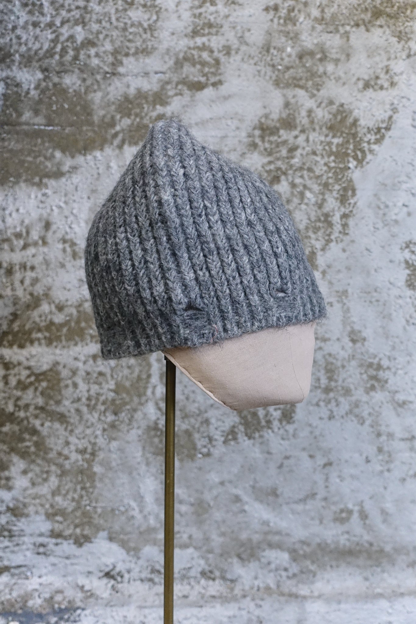 SCULPTED KNIT BEANIE - GREY
