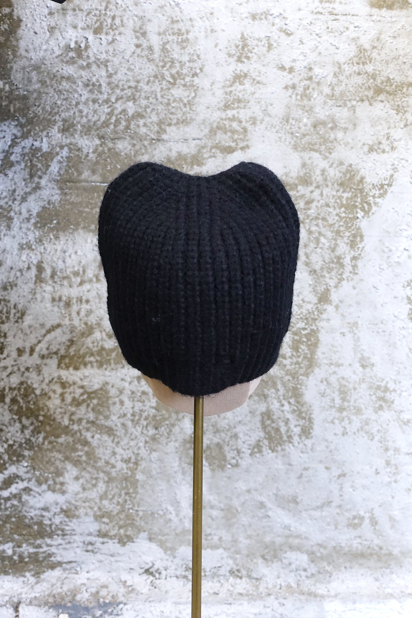 SCULPTED KNIT BEANIE - BLACK