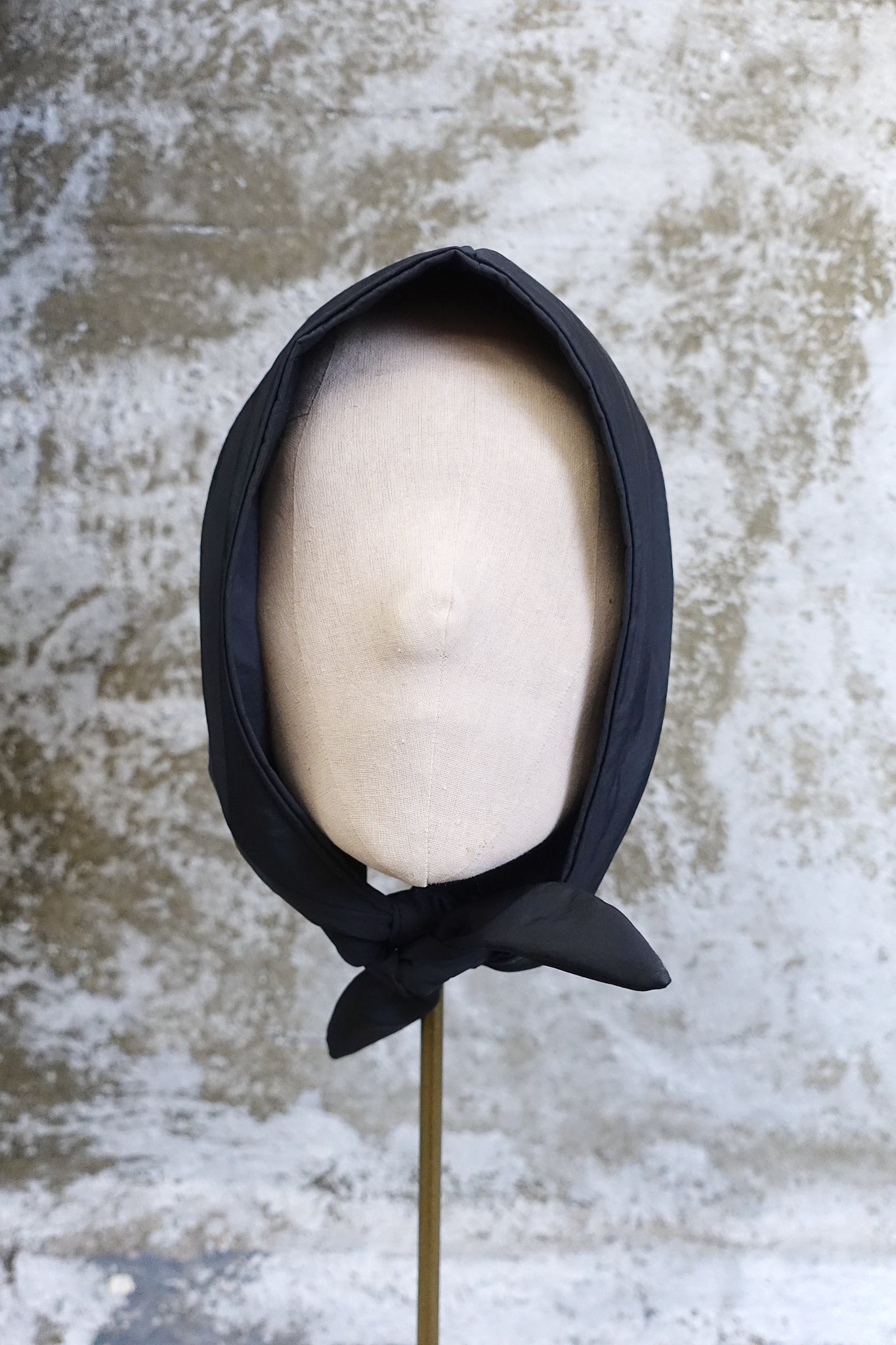 STRUCTURED BONNET HOOD