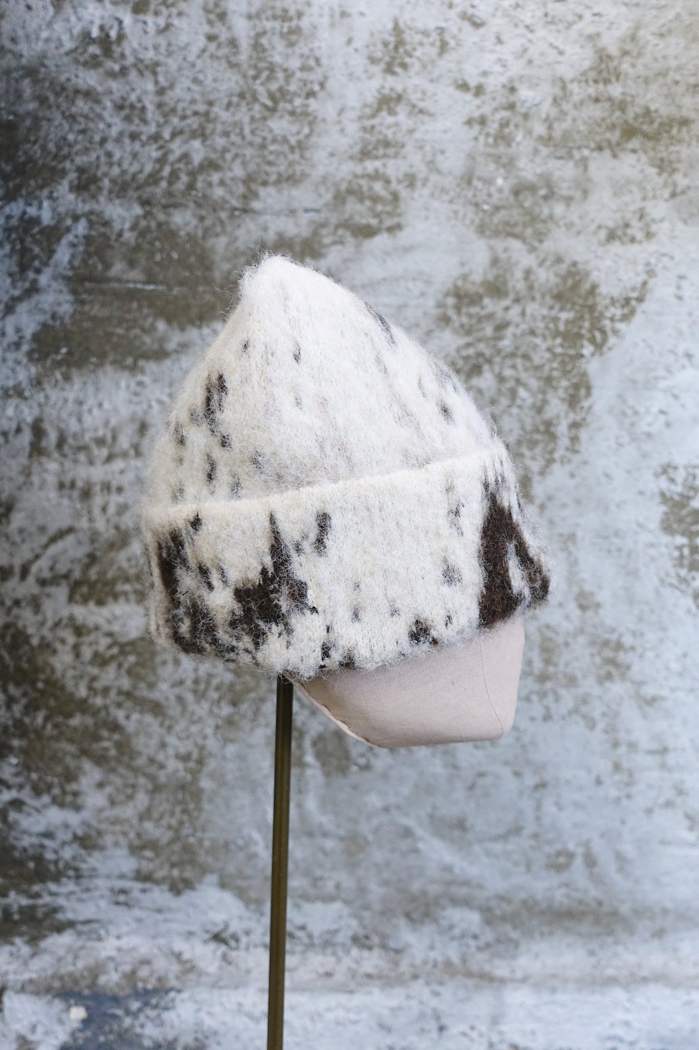 IVORY FUZZY PATTERN BEANIE