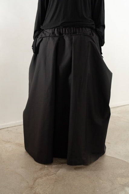 BLACK OVERSIZED SKIRT