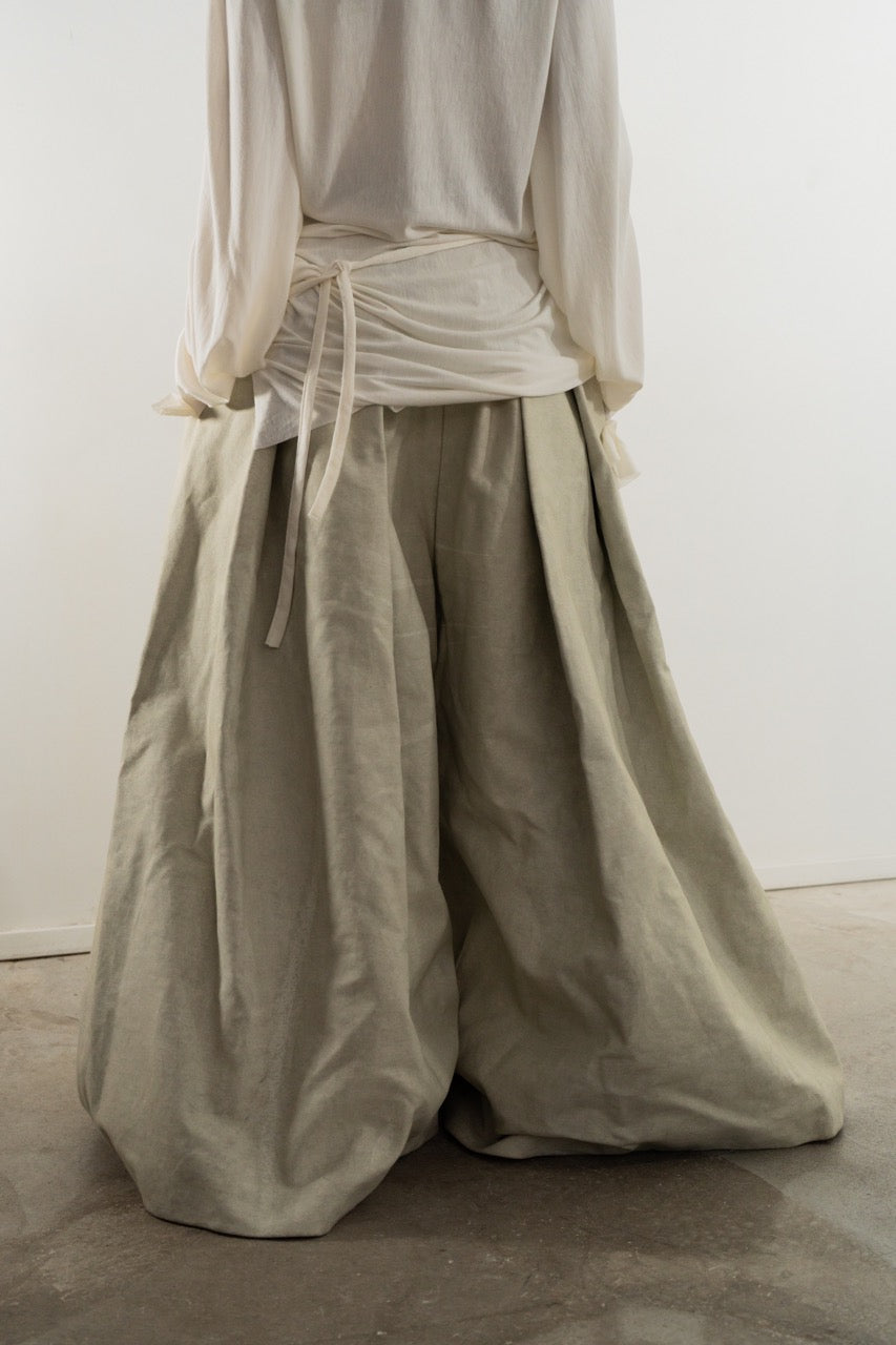 WHITE OVERSIZED TROUSERS