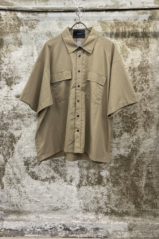 OVERSIZED UTILITY SHORT-SLEEVE SHIRT — CAMEL