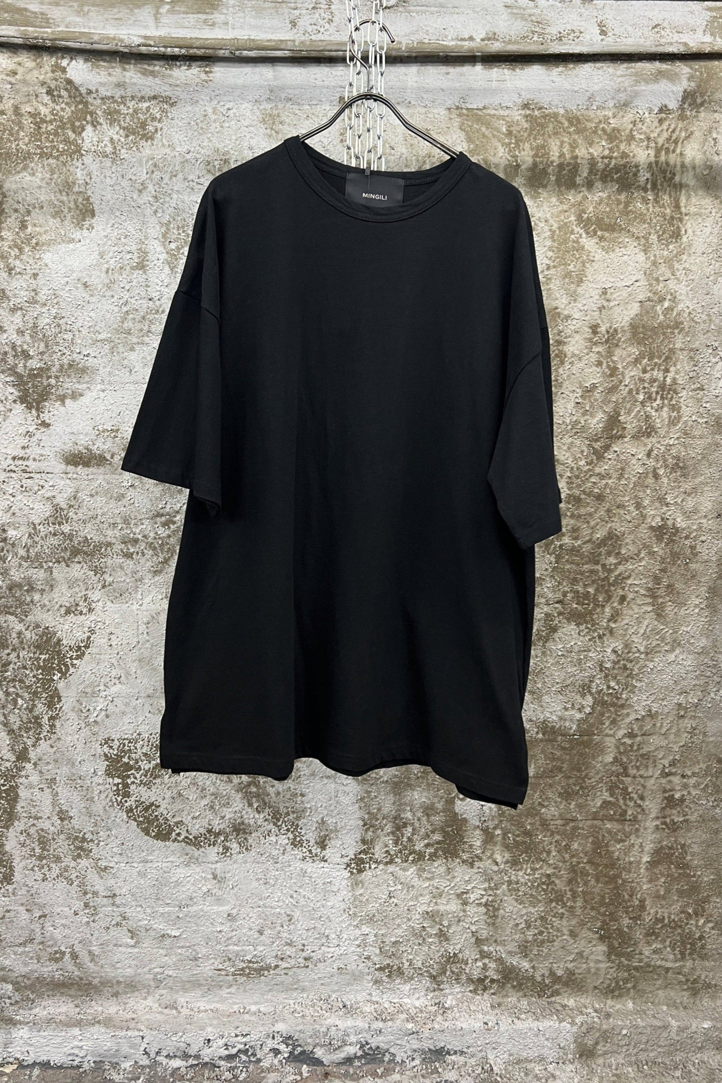 ESSENTIAL OVERSIZED TEE — BLACK