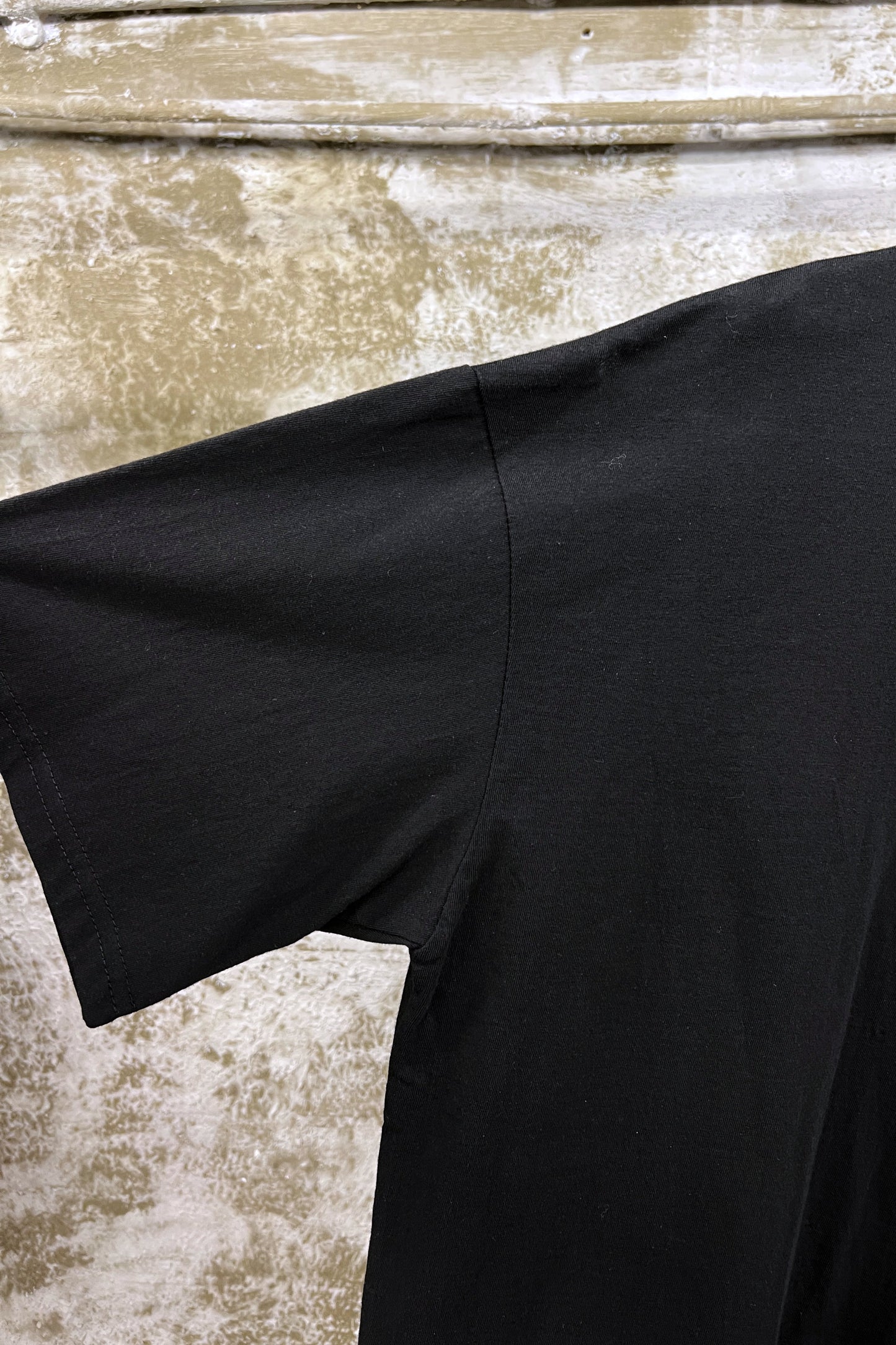 ESSENTIAL OVERSIZED TEE — BLACK