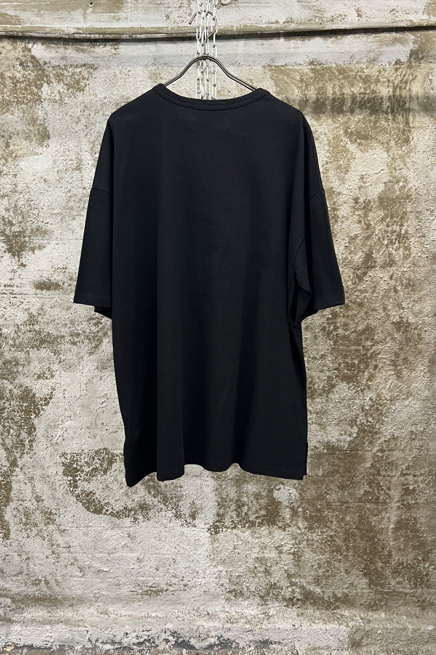 ESSENTIAL OVERSIZED TEE — BLACK
