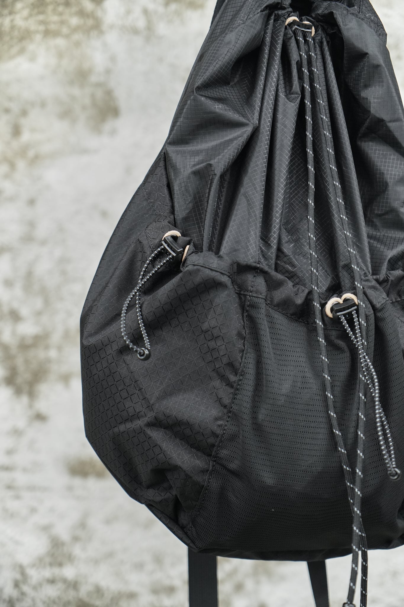 BLACK RIPSTOP DRAWSTRING PACK