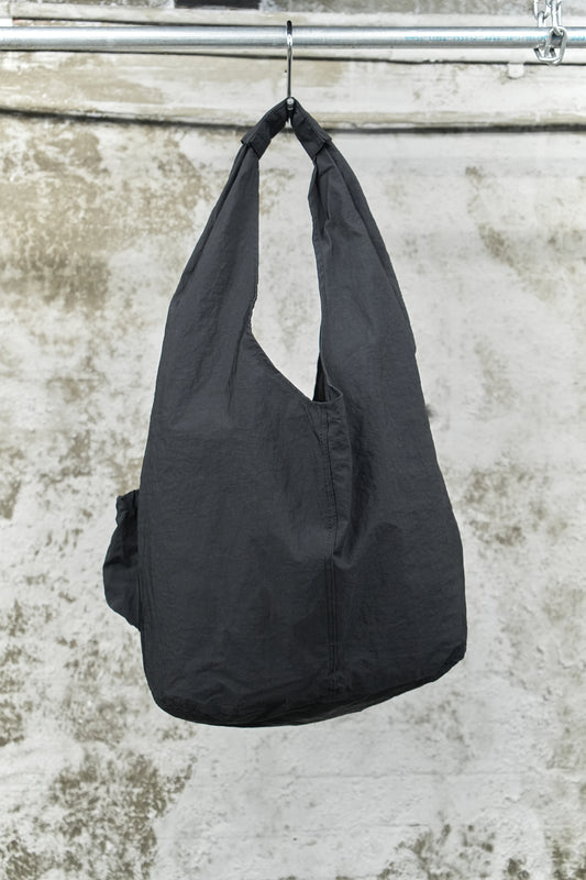 BLACK LIGHTWEIGHT SHOULDER TOTE