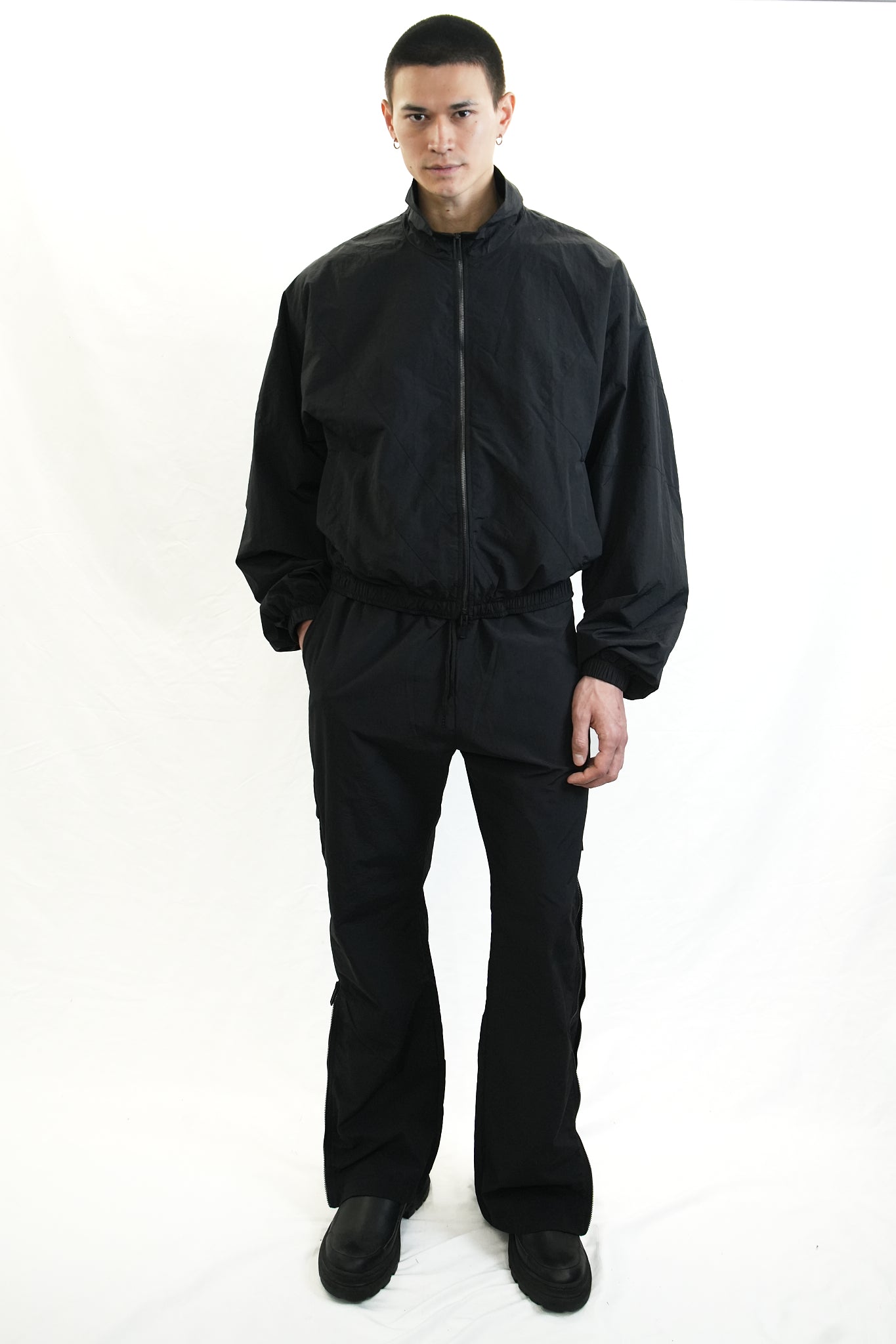 BLACK LIGHTWEIGHT ZIP JACKET