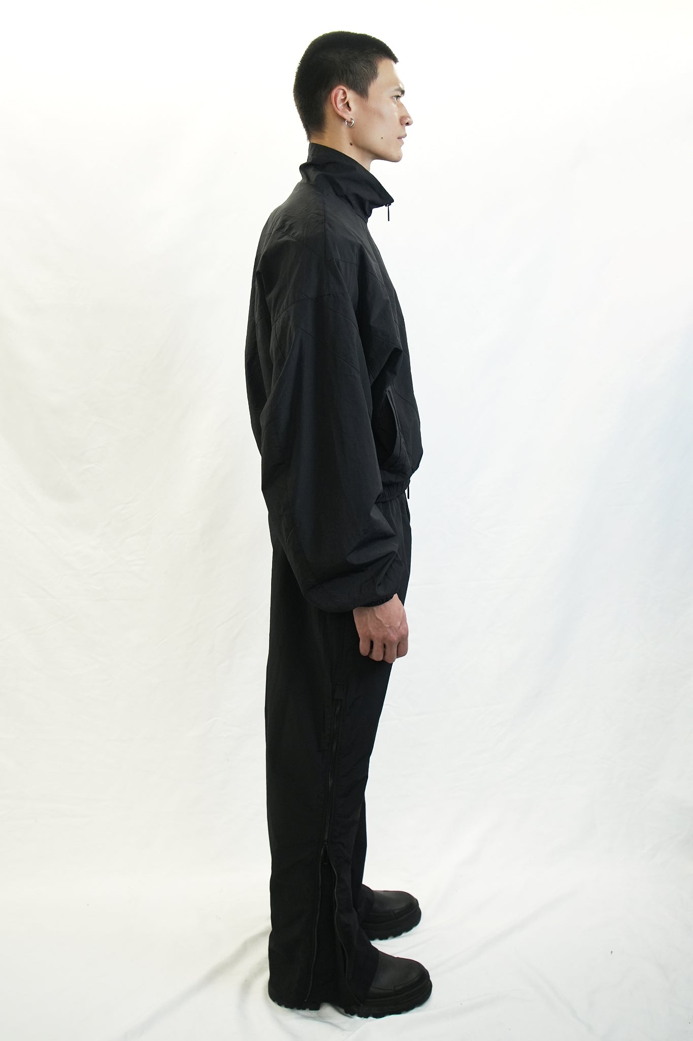 BLACK LIGHTWEIGHT ZIP JACKET