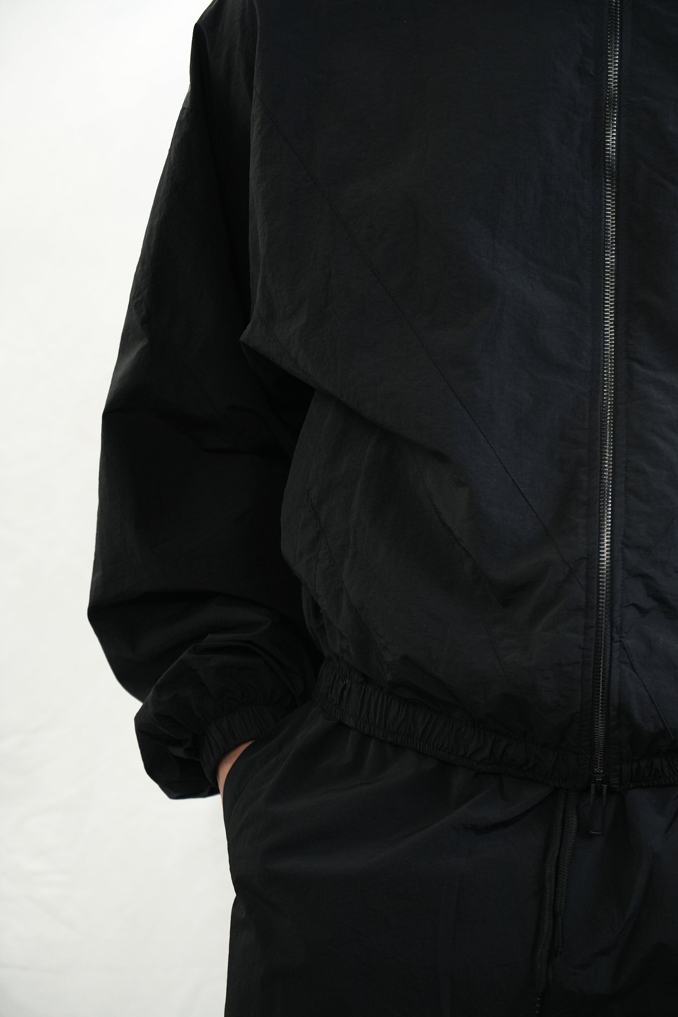 BLACK LIGHTWEIGHT ZIP JACKET