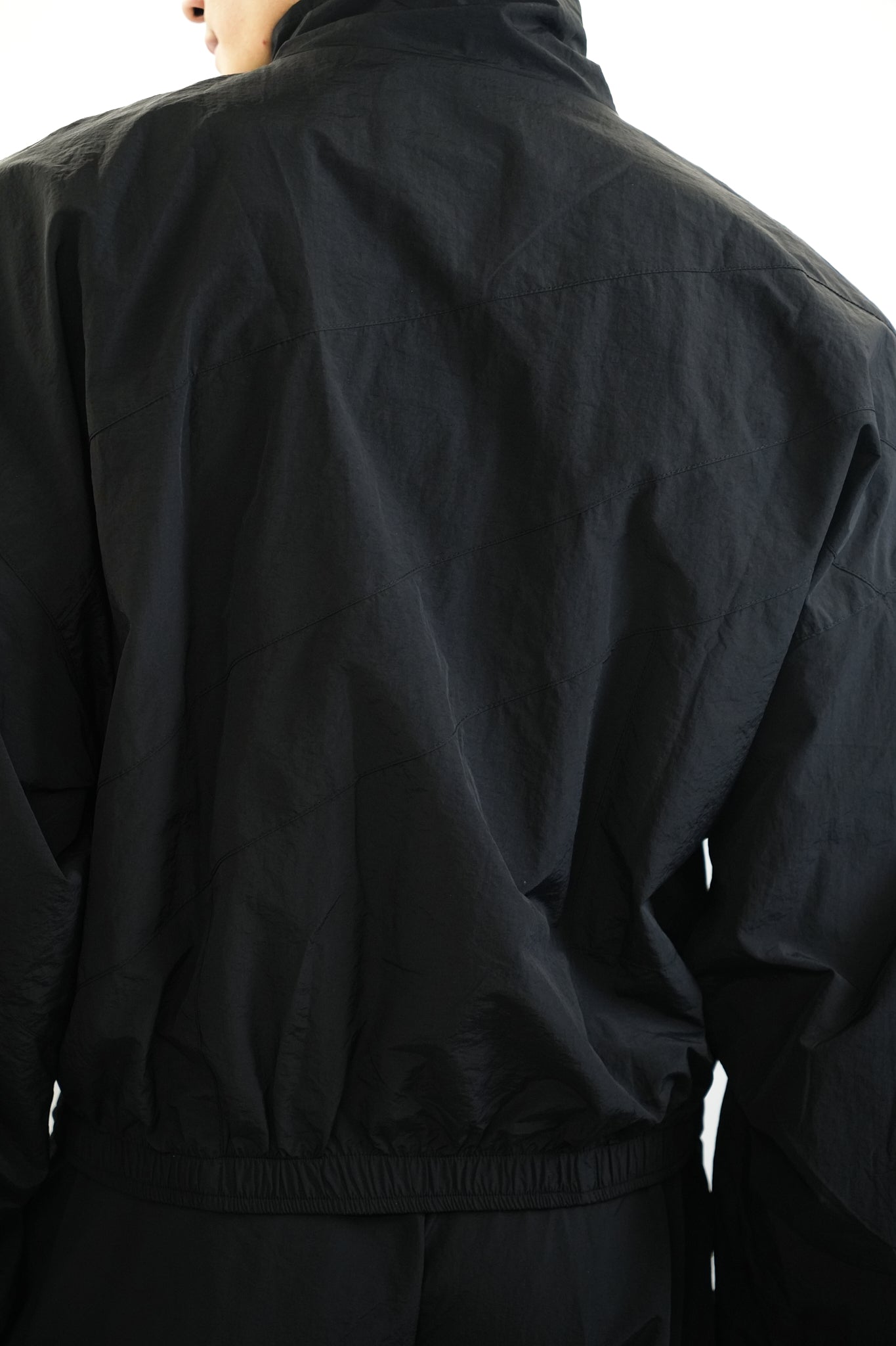 BLACK LIGHTWEIGHT ZIP JACKET