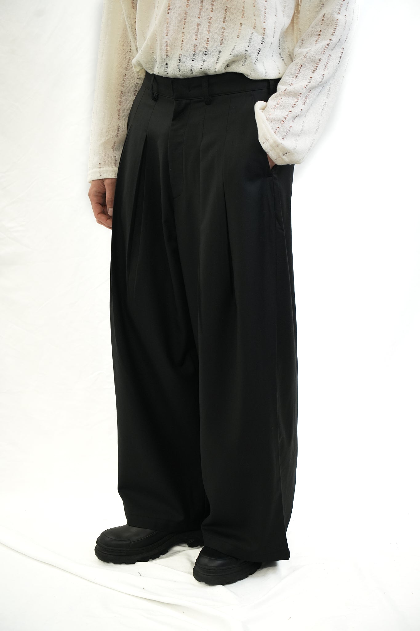 BLACK PLEATED TROUSERS