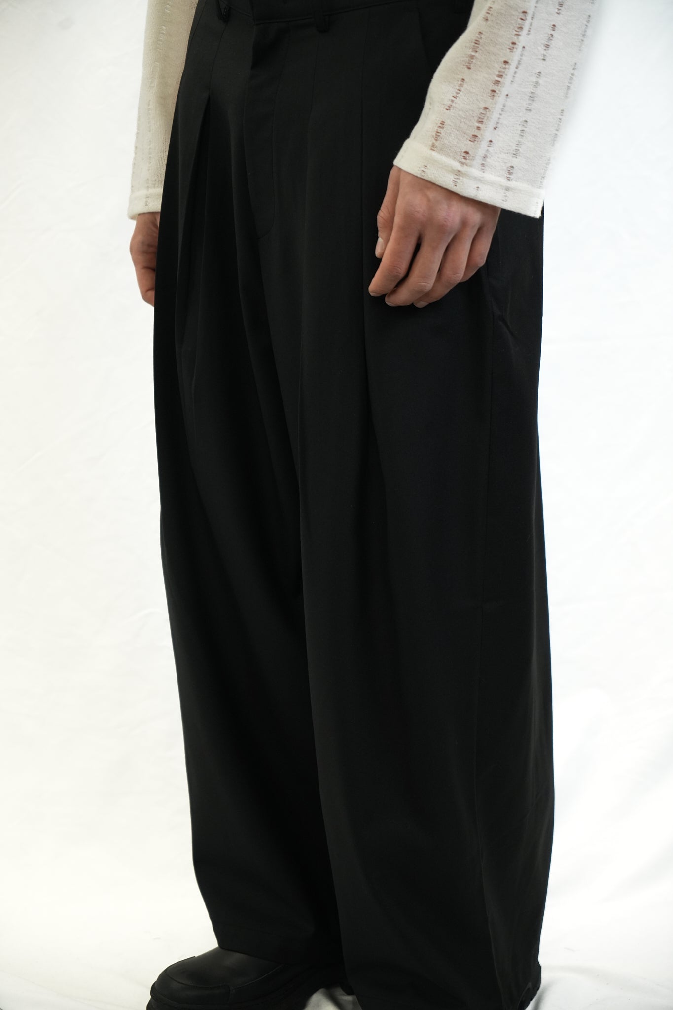 BLACK PLEATED TROUSERS