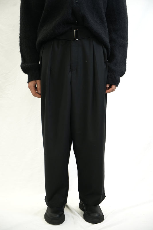 BLACK LOOSE TAPERED TROUSERS