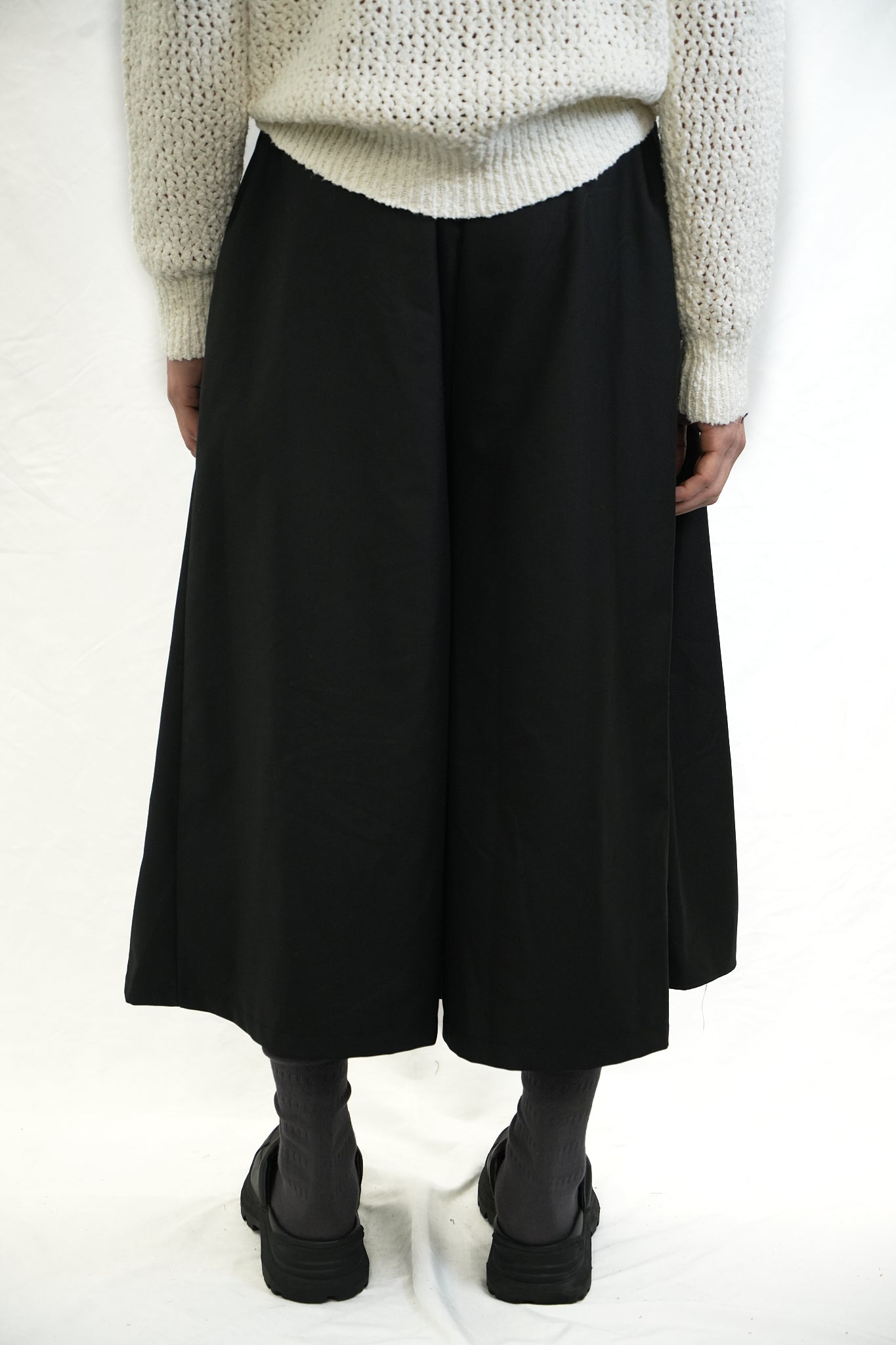 BLACK TIE FRONT FLARED CROPPED TROUSERS