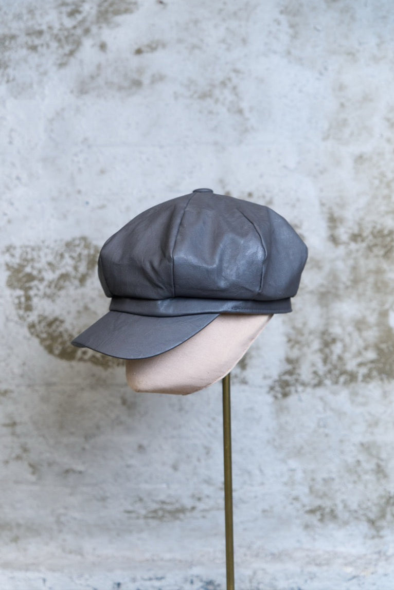VEGAN LEATHER NEWSBOY CAP - GREY
