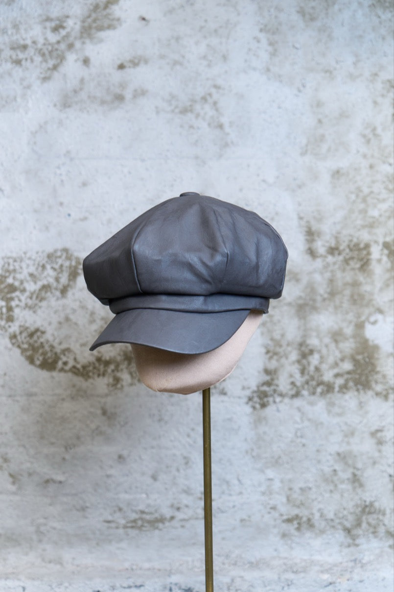 VEGAN LEATHER NEWSBOY CAP - GREY