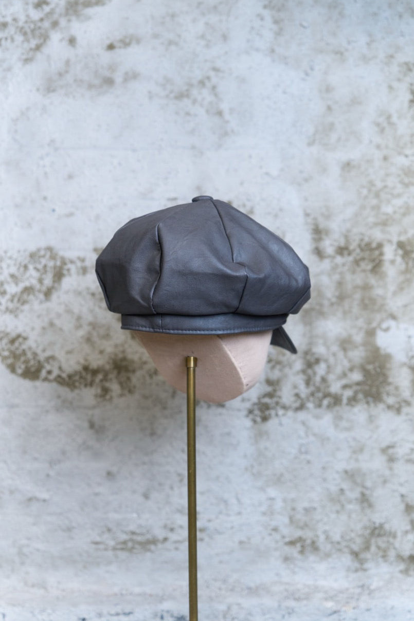 VEGAN LEATHER NEWSBOY CAP - GREY