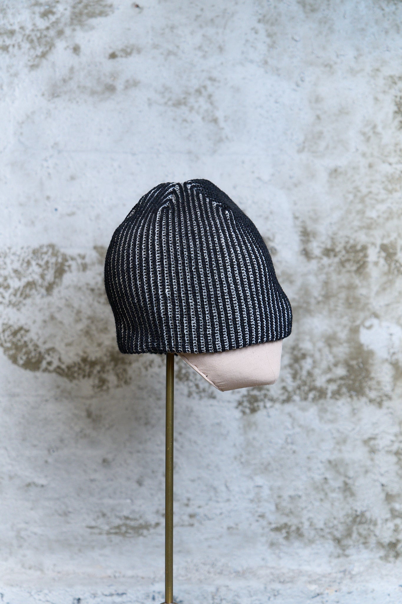BLACK & WHITE STRIPED KNIT BEANIE